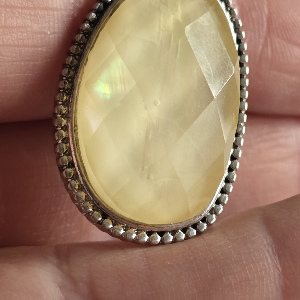 Oval pin with pale yellow faceted faux gem silver tone brooch broach - Picture 9 of 10